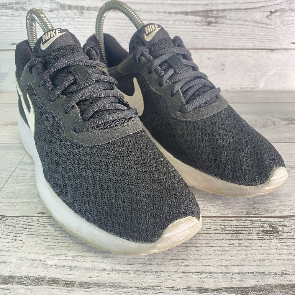 Nike Tanjun 2 Shoes Womens 6.5 Black Athletic Yoga Training Sneakers 812655-011
